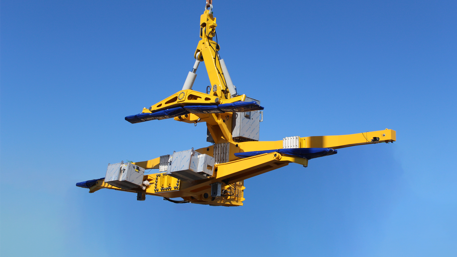 Liftra Blade Hawk is a lightweight blade lifting yoke used for wind turbine installation and maintenance.