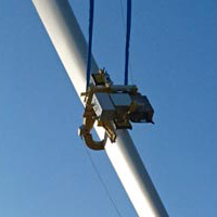 tip clamper for turbine blades